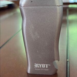 RYOT Super Magnetic Dugout with One Hitter LARGE - Silver